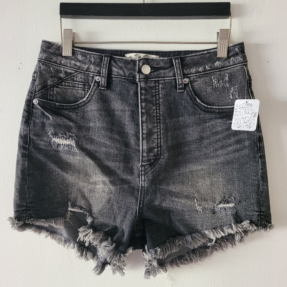 Free People NWT Curvy Denim Jean Shorts‎ Black Size 29 Raw Hem Distressed